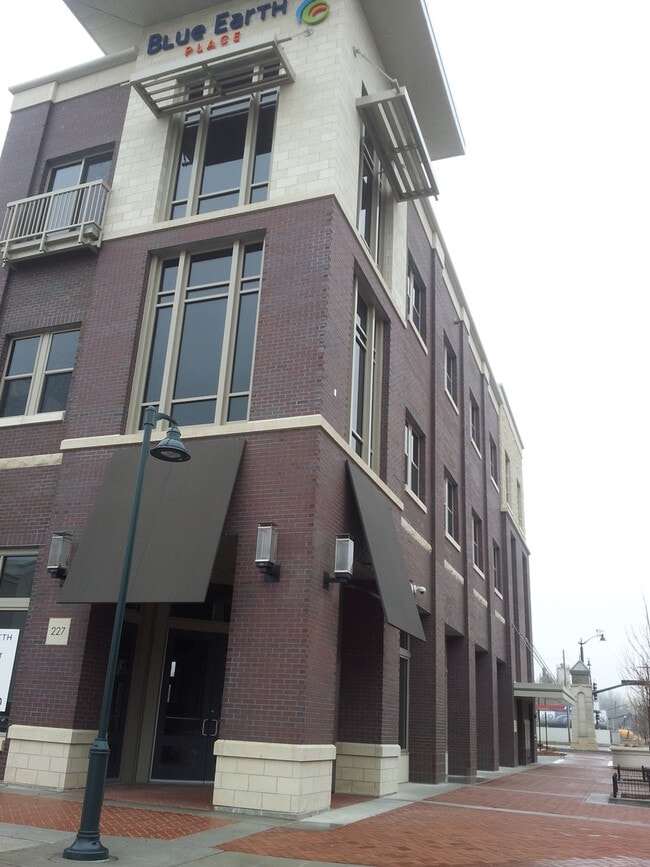 227 Blue Earth Pl in Manhattan, KS - Building Photo - Building Photo