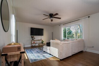 3520 Sargeant Dr in Charlotte, NC - Foto de edificio - Building Photo