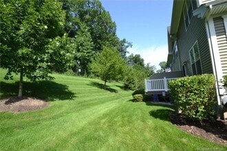 40 Lawrence Ave in Danbury, CT - Building Photo - Building Photo
