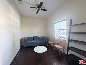 1254 W 37th Dr in Los Angeles, CA - Foto de edificio - Building Photo
