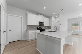 259 Forest W St in Montgomery, TX - Foto de edificio - Building Photo