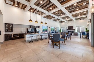 Luxia Grand Prairie in Grand Prairie, TX - Foto de edificio - Building Photo