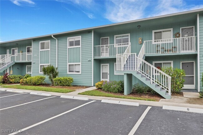 146 Cypress Way E in Naples, FL - Building Photo - Building Photo