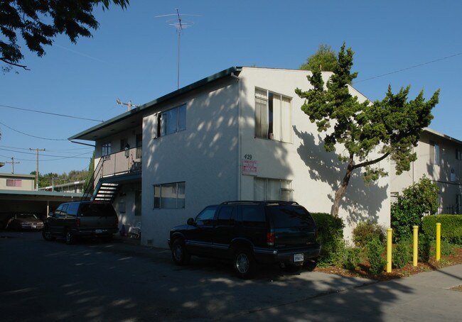 421-429 Wooster Ave in San Jose, CA - Foto de edificio - Building Photo