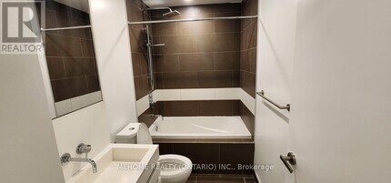 197 Yonge St in Toronto, ON - Building Photo - Building Photo