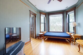 1127 W Patterson Ave in Chicago, IL - Building Photo - Building Photo