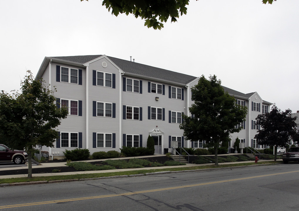 735 Belleville Ave in New Bedford, MA - Building Photo