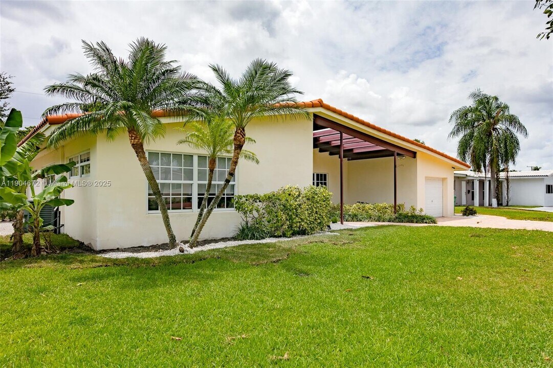 19430 NE 18th Pl in Miami, FL - Foto de edificio