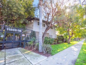112 in Los Angeles, CA - Building Photo - Building Photo