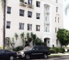 901 S Kingsley Dr in Los Angeles, CA - Building Photo