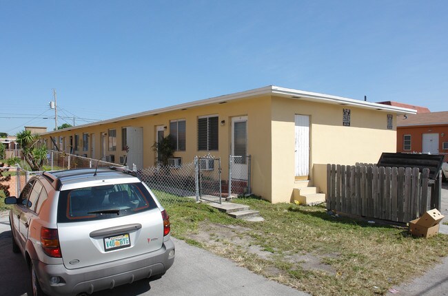 2154 NW Flagler Ter in Miami, FL - Foto de edificio - Building Photo