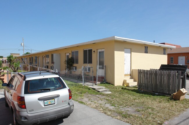 2154 NW Flagler Ter in Miami, FL - Building Photo - Building Photo