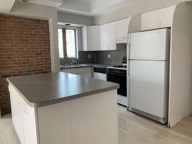 164 Webster St, Unit 1