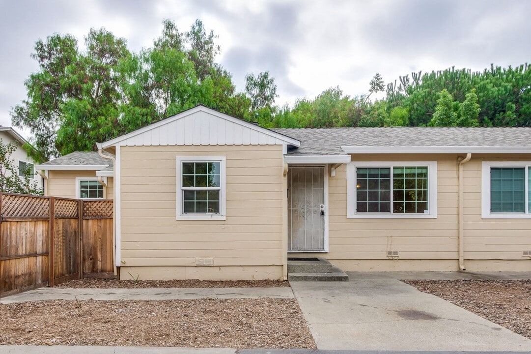 1364-1364 I St in Union City, CA - Building Photo