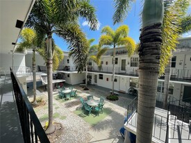 1300 N 17th Ave in Hollywood, FL - Building Photo