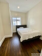 35 Foster St, Unit 1 in Boston, MA - Foto de edificio - Building Photo