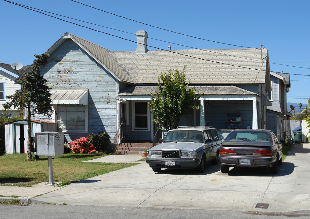 83-87 E Center St in Ventura, CA - Building Photo