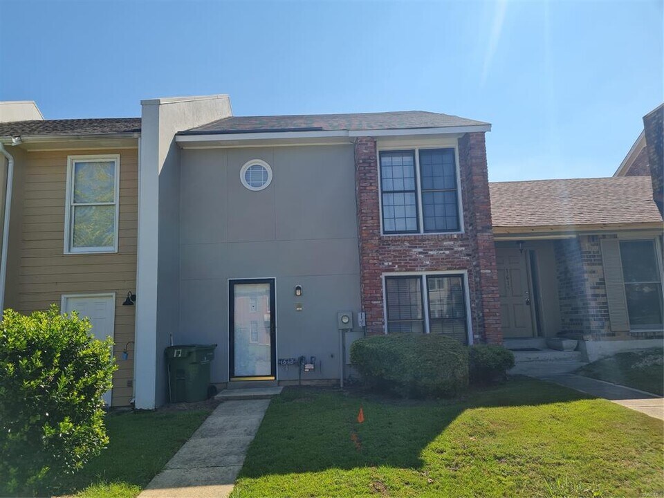 1613 Cobblestone Ct in Montgomery, AL - Building Photo