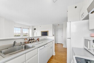 531 Beacon St, Unit 1005R in Boston, MA - Building Photo - Building Photo