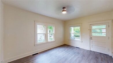 210 Perry St in Struthers, OH - Building Photo - Building Photo