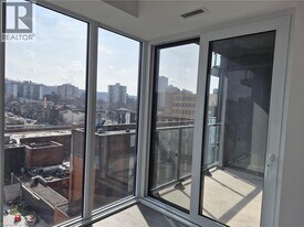 75 James St S in Hamilton, ON - Building Photo