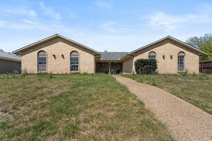 15839 El Estado Dr in Dallas, TX - Building Photo