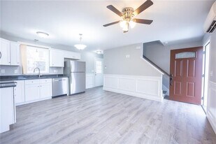 6 Mainella St in North Providence, RI - Building Photo