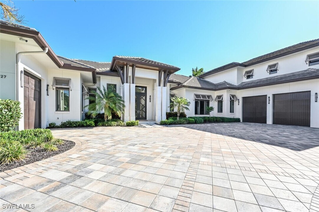 727 Buttonbush Ln in Naples, FL - Building Photo