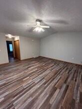725 N James Ave, Unit A in Tea, SD - Foto de edificio - Building Photo