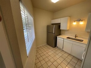 6809 West Gate Blvd in Austin, TX - Building Photo - Building Photo