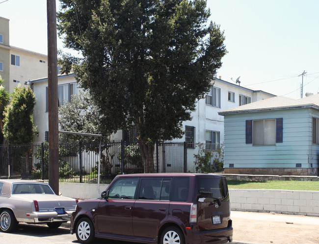 11909 S Figueroa St in Los Angeles, CA - Building Photo - Building Photo