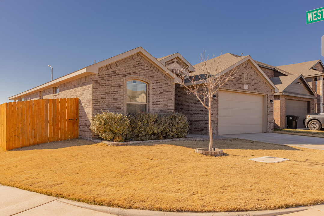 1 Valley Rd in Odessa, TX - Building Photo