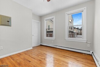 336 Madison Ave, Unit 2 in Newark, NJ - Building Photo - Building Photo