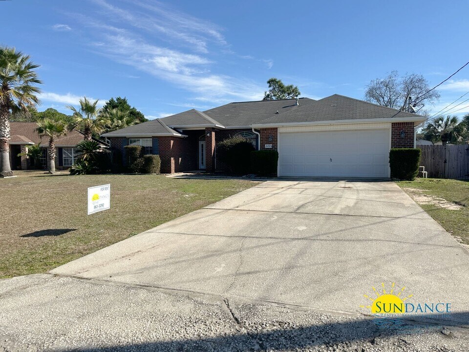 2226 Seascale Ct in Navarre, FL - Building Photo