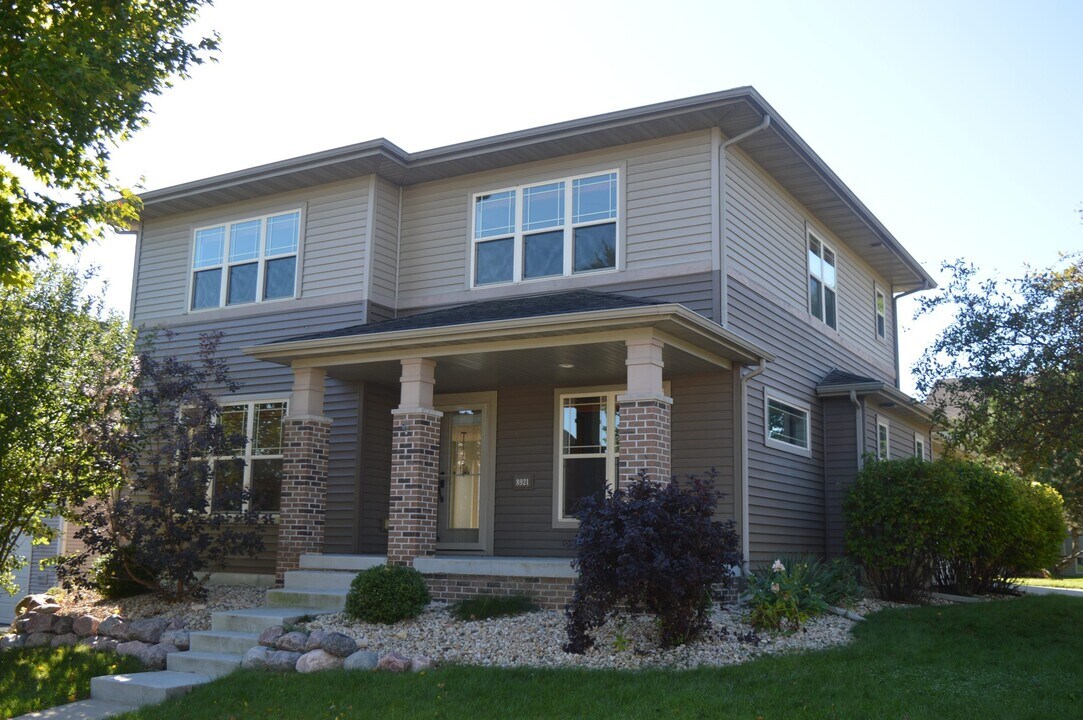 8921 Snowberry Ln in Verona, WI - Building Photo
