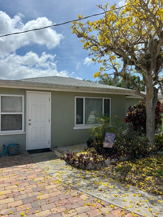 236 Colonia Ln E-Unit -234 Colonia ln E in Nokomis, FL - Building Photo - Building Photo