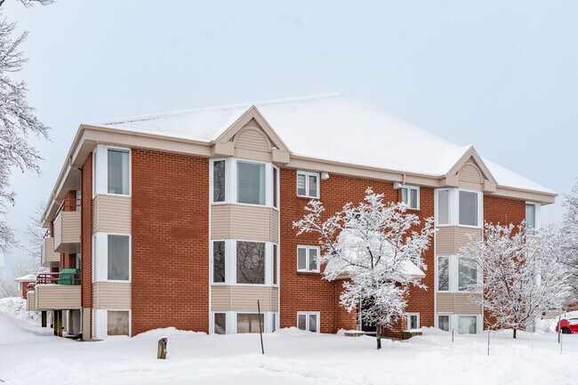 9230 Du Centre-Hospitalier Boul in Lévis, QC - Building Photo - Building Photo