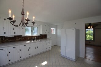 65 School St in Groveland, MA - Building Photo - Building Photo