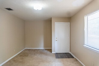 709 Pointe Ct in Tallahassee, FL - Building Photo - Building Photo