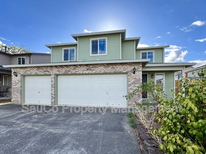 951 SW 208th Pl in Aloha, OR - Building Photo