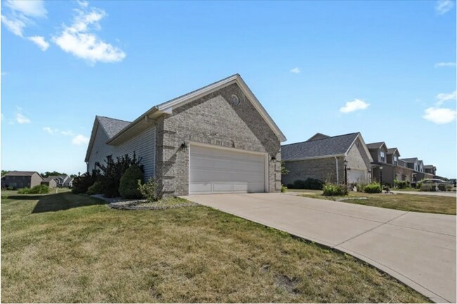 2104 E Lucille Ln in Mahomet, IL - Building Photo - Building Photo