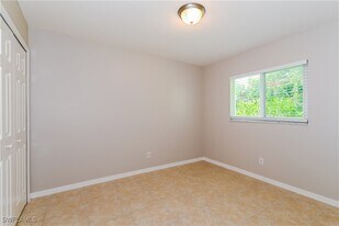 1322 SE 33rd Terrace in Cape Coral, FL - Building Photo