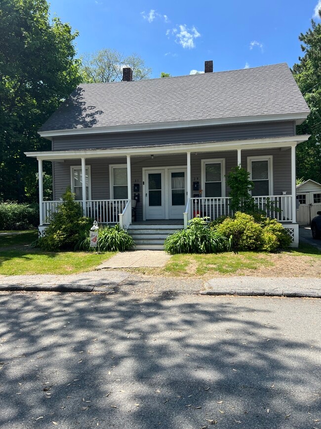 29 Martin St, Unit Apt 1 in Keene, NH - Foto de edificio - Building Photo