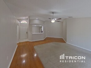 605 Lakemont Dr in Brandon, FL - Building Photo - Building Photo