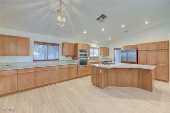 1006 Winding Hill, Unit The Harvard in Henderson, NV - Building Photo - Building Photo