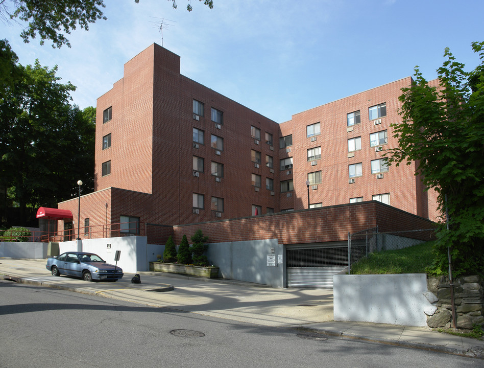 Battle Hill Houses in White Plains, NY - Building Photo