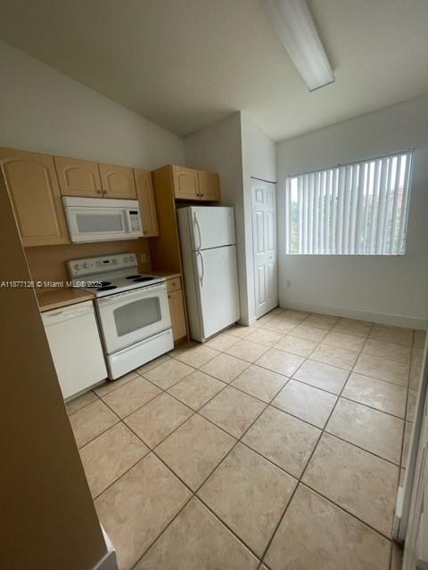 631 NW 79th Ter, Unit 203 in Pembroke Pines, FL - Building Photo - Building Photo