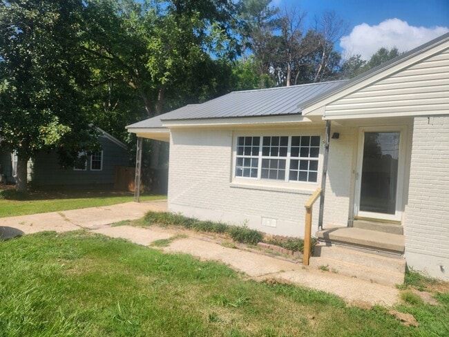 property at 709 Vassar Dr