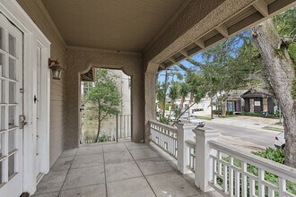 7821 Maple St-Unit -Upstairs in New Orleans, LA - Building Photo - Building Photo