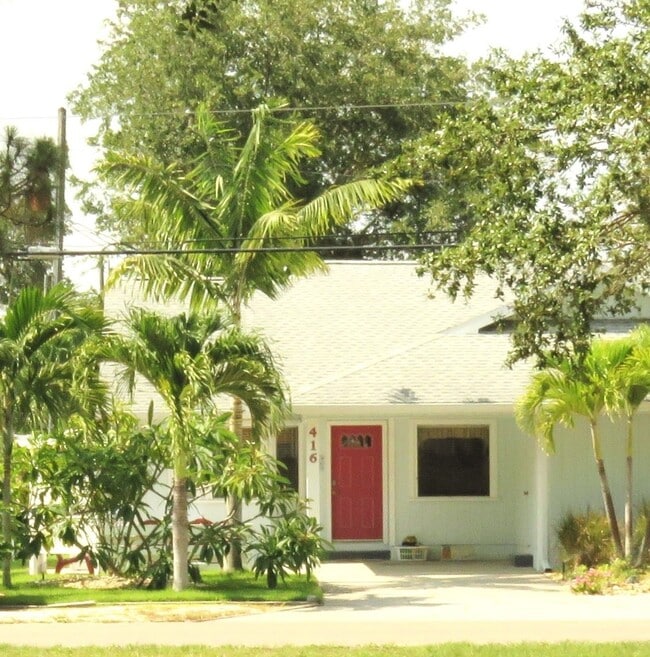 416 Narvaezi St
